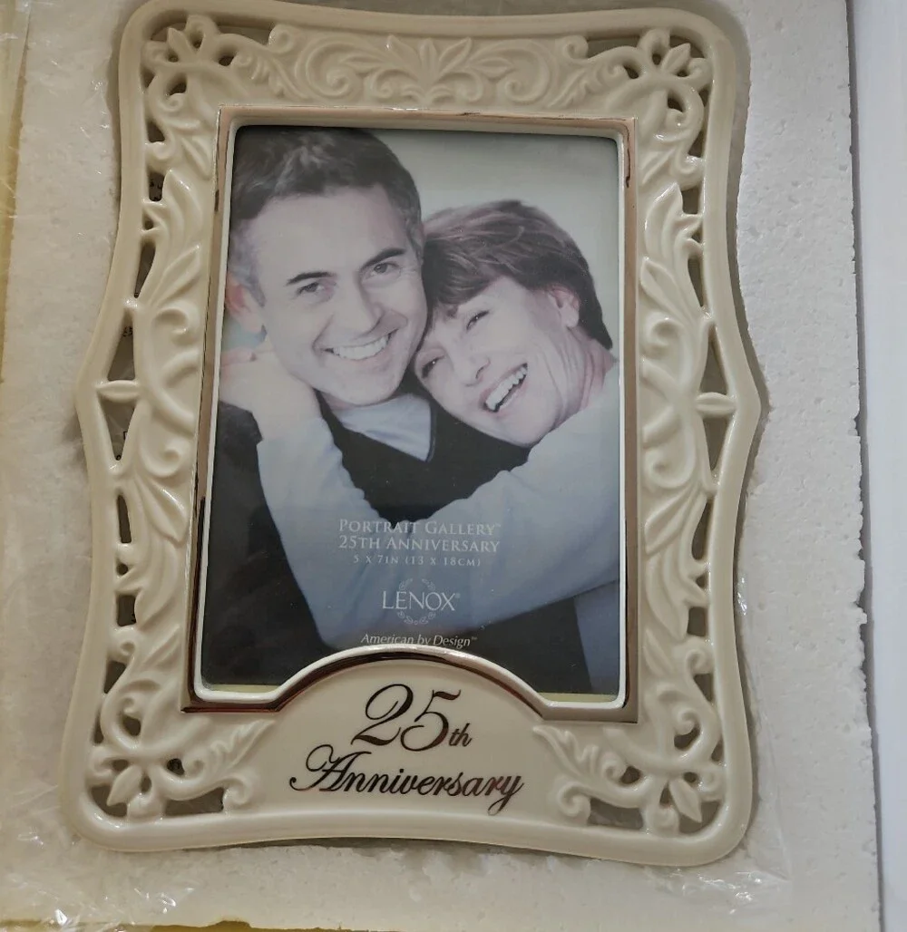 Lenox Ivory and Gold Accent Portrait Frame Box